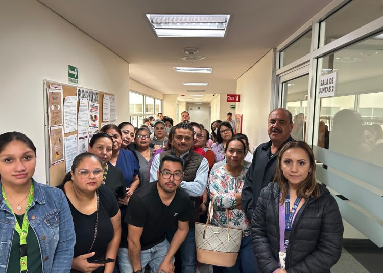 Dejan sin bono navideño a 530 trabajadores del HRAE; van a paro
