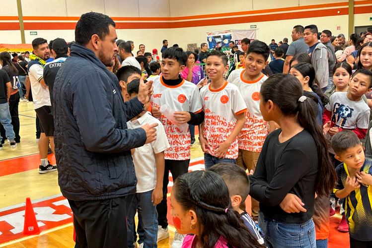 Niños y niñas de Copa UAT disfrutan de divertida posada navideña