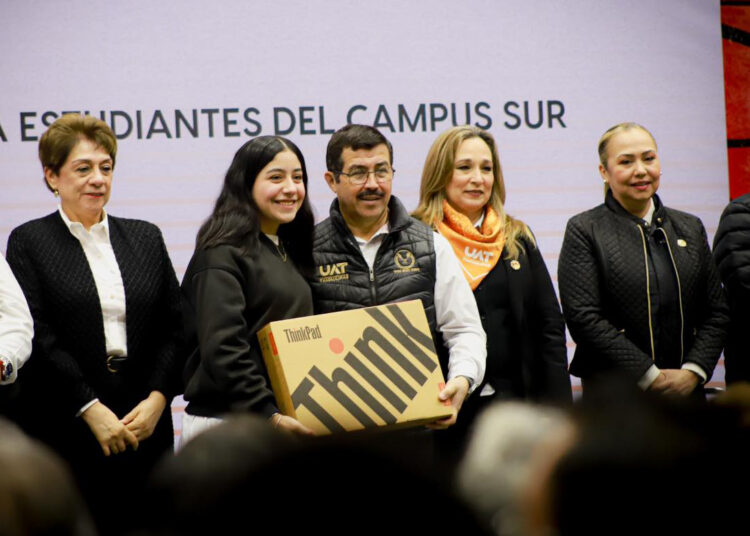 Dámaso Anaya da inicio en Tampico al ciclo escolar de la UAT