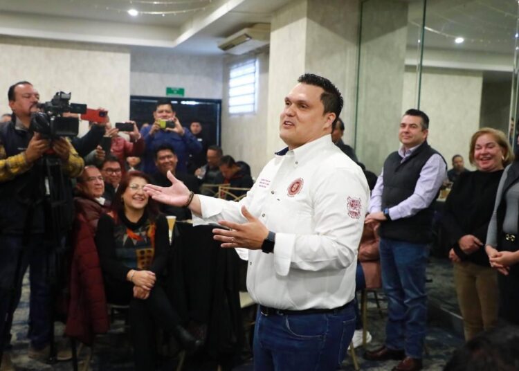Sheinbaum hace bien no desligarse de AMLO: Prieto