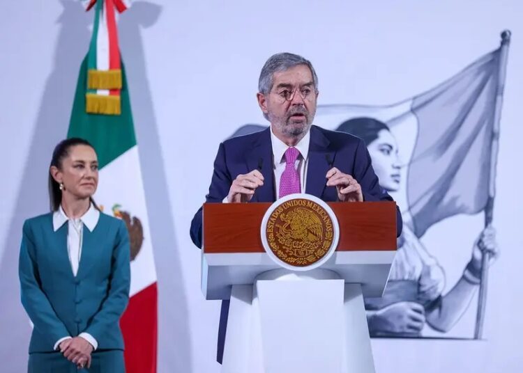 No están solos y no van a estar solos: Juan Ramón de la Fuente a mexicanos en EU