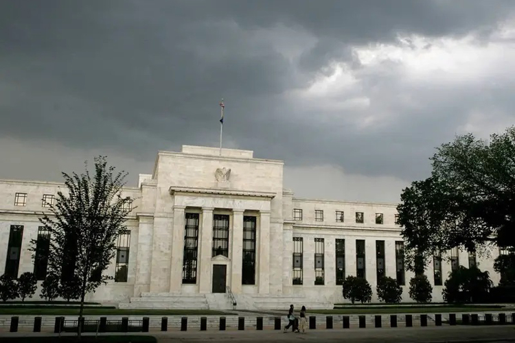 FED mantiene sus tasas de interés, pese al regreso de Trump