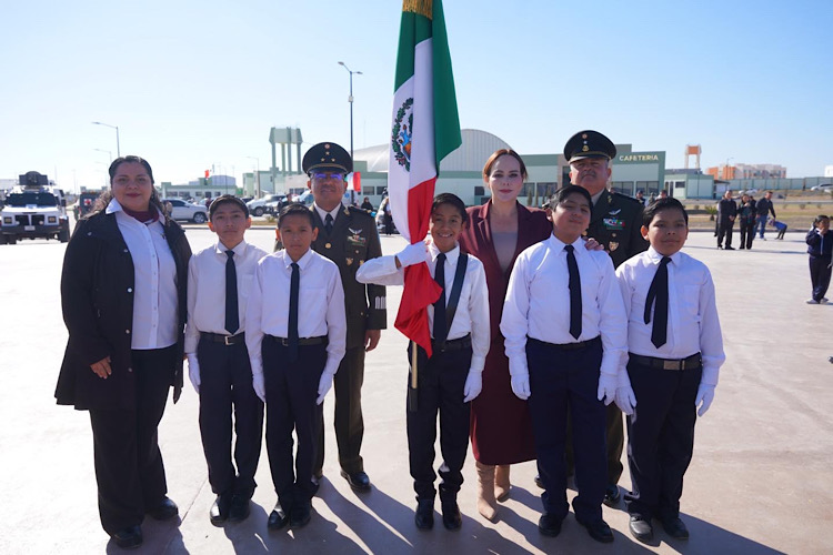 Encabeza Carmen Lilia celebración del Día de la Bandera