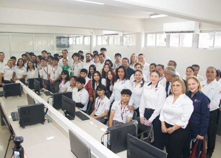 Erasmo González reafirma su compromiso con la educación en CBTis y CETis