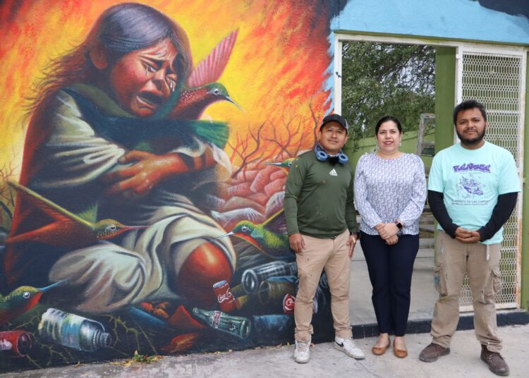 Recorren Patty Chío y artistas Galería de murales del RENACE