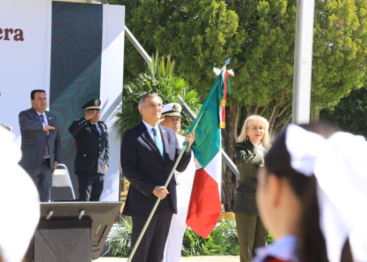 Preside gobernador Américo Villarreal ceremonia del Día de la Bandera