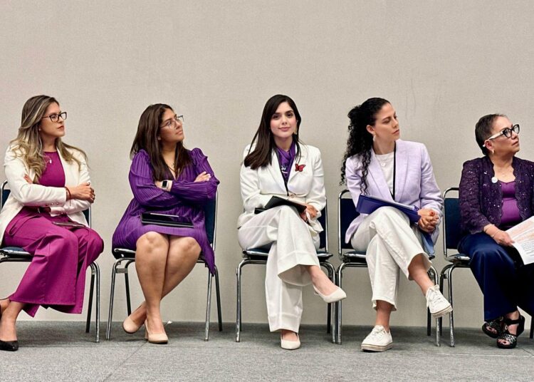 Ocupan mujeres 22% en puestos de energía