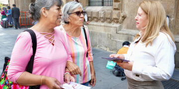 Atestigua María de Villarreal entrega de donativo de la campaña de redondeo de Oxxo en Tamaulipas