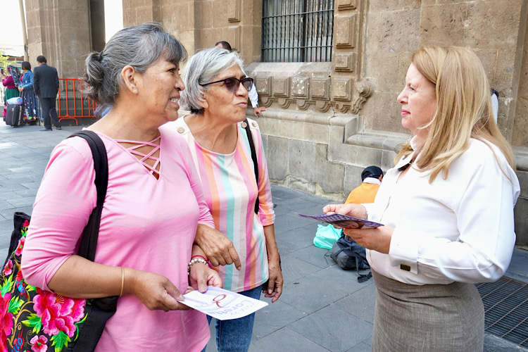 Atestigua María de Villarreal entrega de donativo de la campaña de redondeo de Oxxo en Tamaulipas