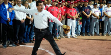 Rector de la UAT inaugura torneos deportivos para docentes y empleados universitarios