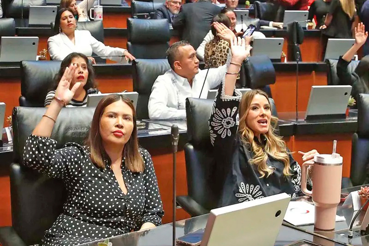 Se desatan quemas y bloqueos; afecta a al menos 14 municipios