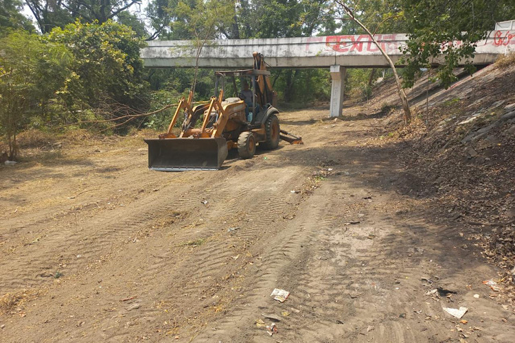 Atiende Municipio petición de usuarios del puente peatonal del 13 boulevard