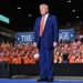 Anuncia Trump aranceles al acero de hasta el 50%