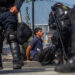 Imponen toque de queda en Los Ángeles; reclamo vs redadas en todo EU