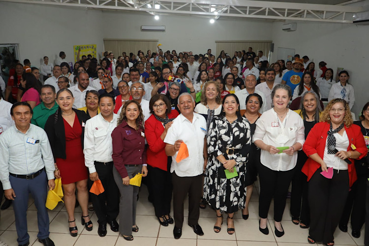 Refuerza Patty Chío Alianza con magisterio