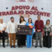 Entrega Carmen Lilia bonos económicos a maestros de NLD