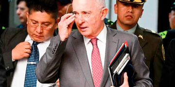 Uribe solicita apelar su condena bajo libertad