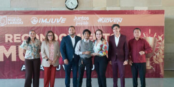 Reconoce Carmen Lilia a jóvenes destacados de Nuevo Laredo