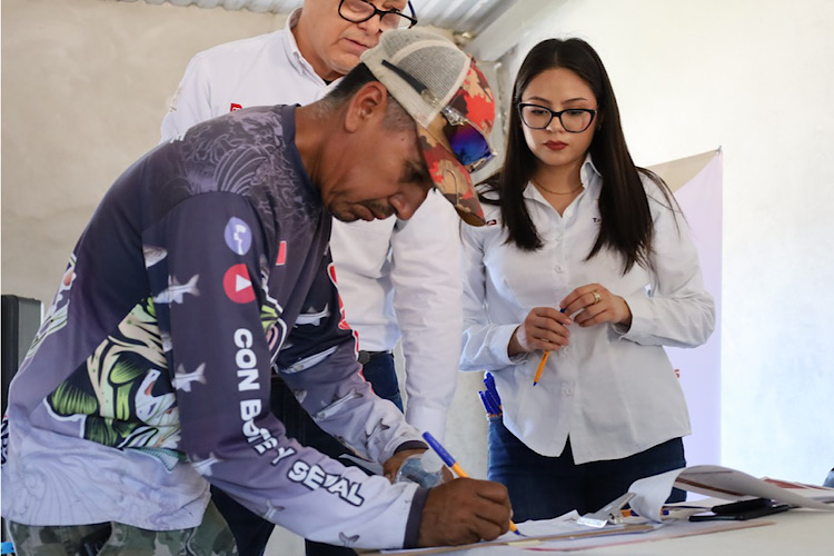 Entrega SET plazas a personal del Centro Estatal de Tecnología Educativa