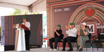 Entrega SET plazas a personal del Centro Estatal de Tecnología Educativa