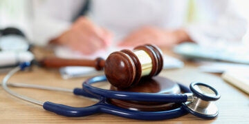 Quejas por citas lejanas y malos tratos dominan en Arbitraje Médico