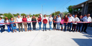 Carmen Lilia entrega obras de pavimentación en la colonia 150 aniversario