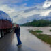 Circulación suspendida en la Carretera Federal 101 por desbordamiento de arroyo