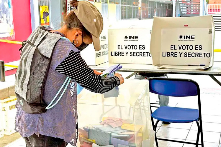 Los morenistas exigen cuentas a Adán A. López