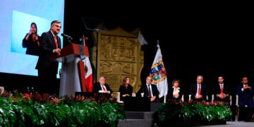 Américo revierte rezagos en hospitales y aulas; admite retos