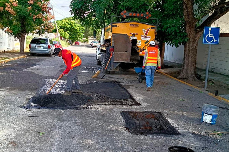 Plan emergente de bacheo avanza y no se detiene: Lalo Gattás