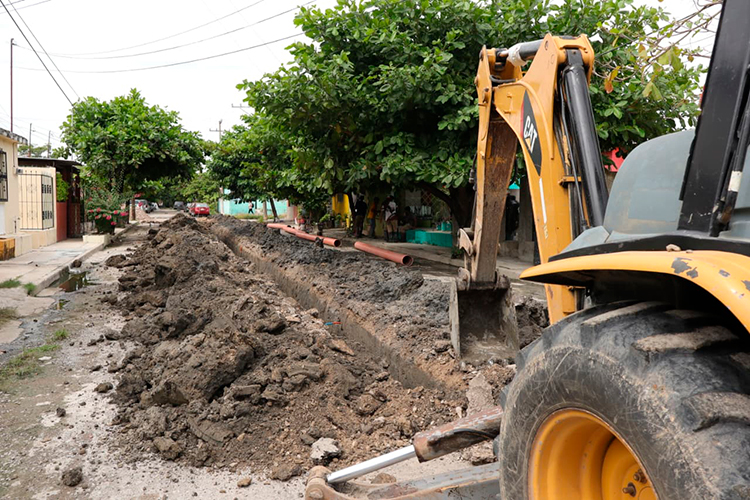Gobierno de Patty Chío avanza en reparar drenajes de la Arbustos