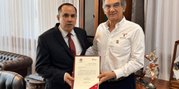 Américo nombra a Carlos Ramírez nuevo titular de Finanzas