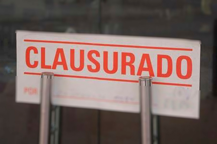 Clausuran negocios por irregularidades en permisos de alcoholes