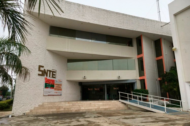 Exigen transparencia total en caso de becas del SNTE