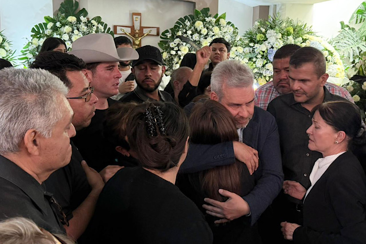 Reclamos y tensión en funeral de alcalde asesinado