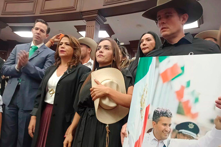 Grecia Quiroz, viuda de Manzo, asume Alcaldía de Uruapan