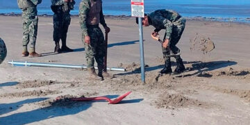 Retira Marina letreros invasores de gringos en Playa Bagdad