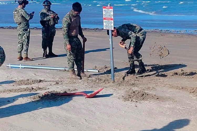 Retira Marina letreros invasores de gringos en Playa Bagdad