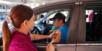 Gran respuesta ciudadana en jornada de vacunación drive thru contra la influenza