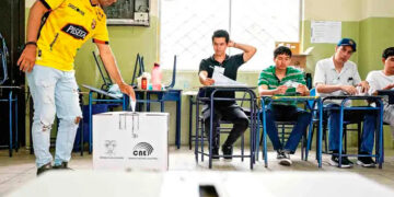 Relegan leyes para aprobar efemérides