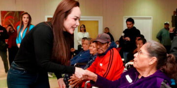 Carmen Lilia y DIF entregan aparatos funcionales y reciben donativo de 100 sillas de ruedas