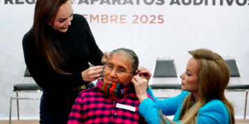 Carmen Lilia y DIF entregan más de 1000 aparatos auditivos