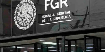 Alzan la mano 43 para la FGR, incluida Godoy