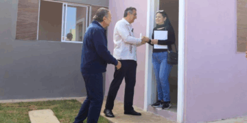 Entrega INFONAVIT viviendas del Bienestar en Victoria