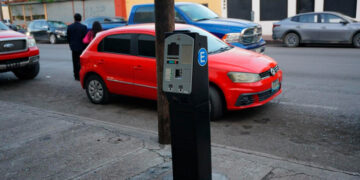 Nuevo Laredo moderniza con nuevos parquímetros inteligentes