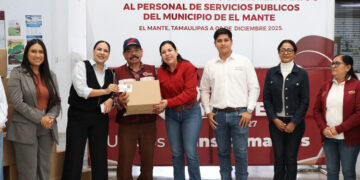 Entrega Patty Chío becas inclusión