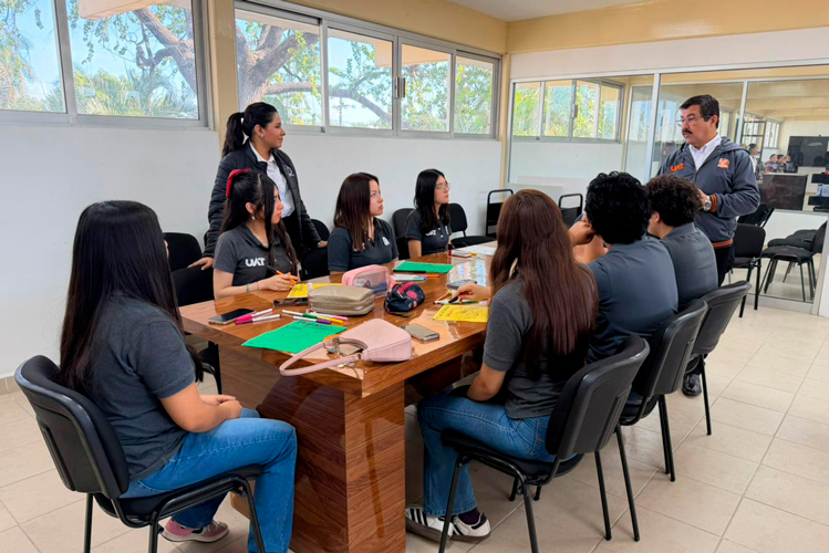 Ismael debuta en tribuna con tres iniciativas y festeja provocación