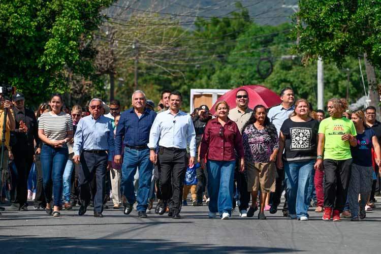 Entrega Lalo Gattás calle pavimentada a vecinos de La Libertad