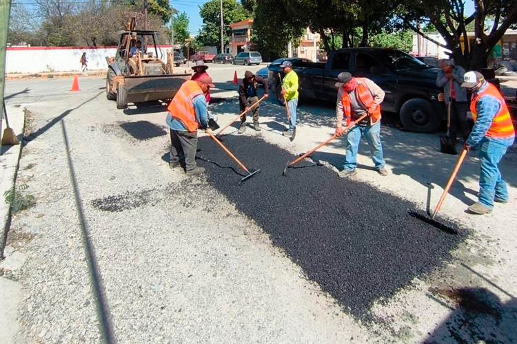 Sigue obras públicas cumpliendo con la rehabilitación de calles