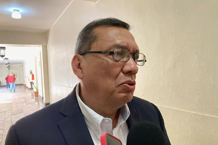 Delegado del IMSS niega salida y ¡suéldazo!